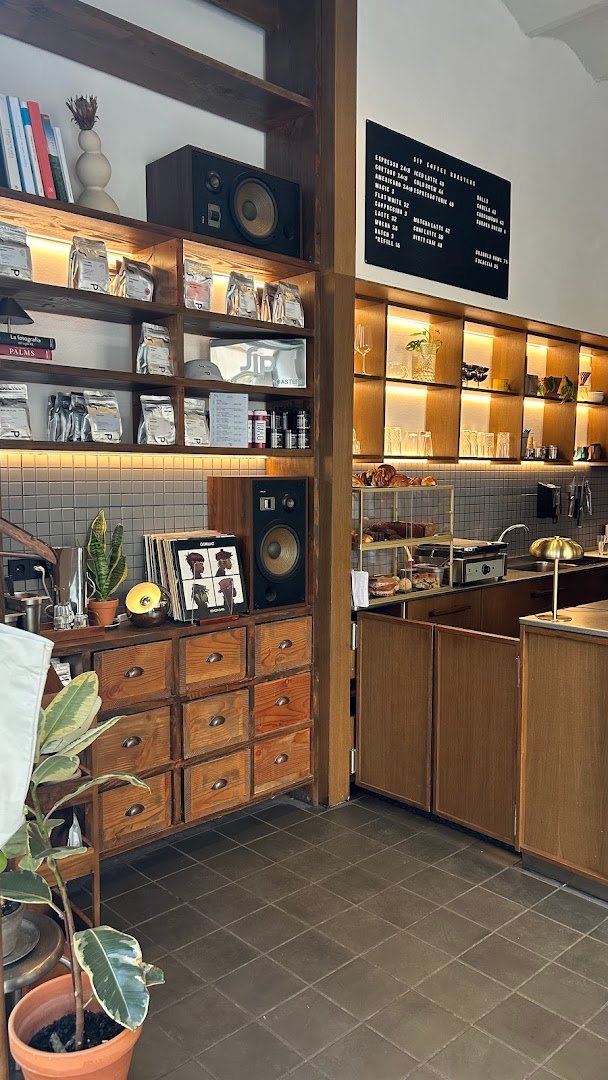 SIP COFFEE ROASTERS specialty coffee shop in Barcelona - photo 8