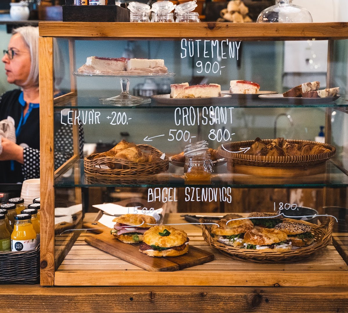 Cafe Calmo - Specialty, Espresso Bár specialty coffee shop in Budapest - photo 2