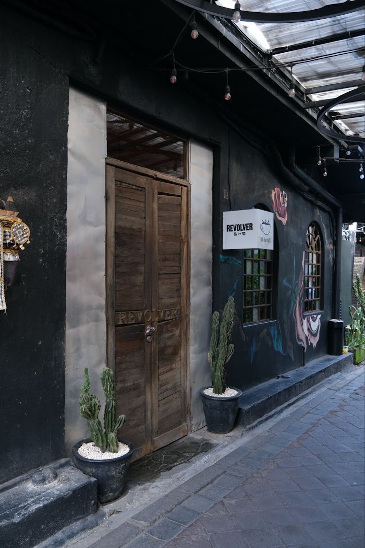 Revolver Seminyak specialty coffee shop in Bali - photo 4