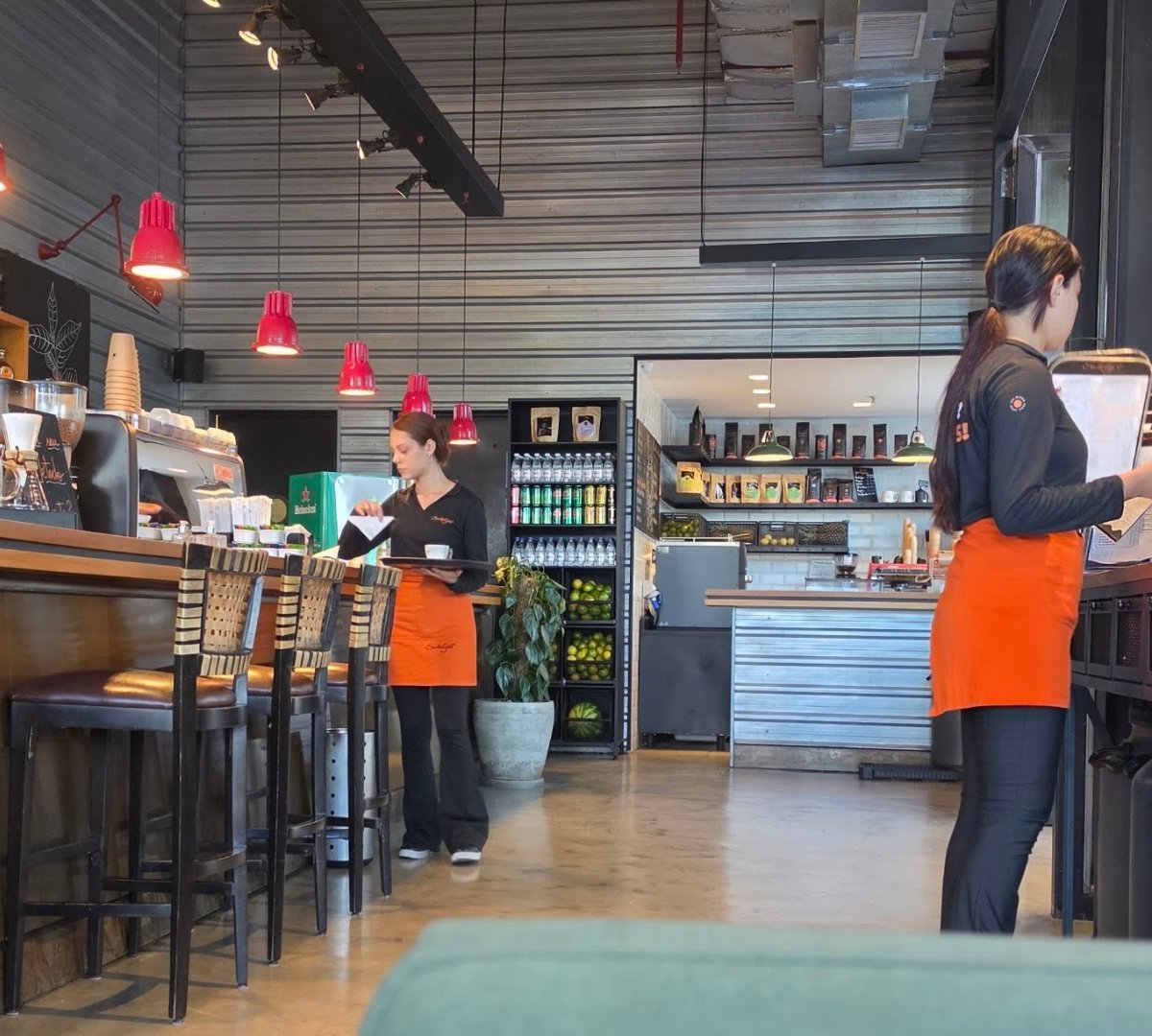 Interior of Santo Grão - Morumbi, specialty coffee shop in São Paulo