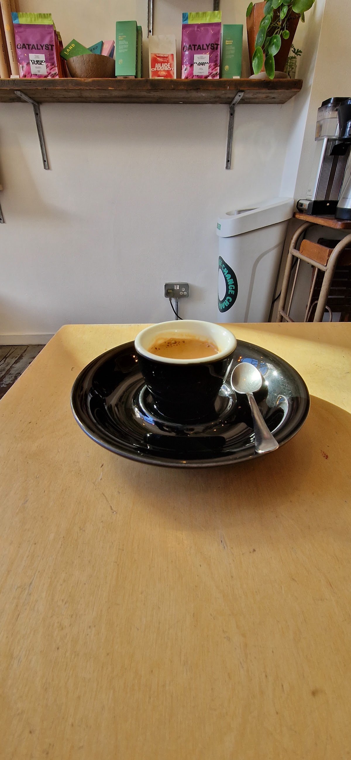 46b Espresso Hut specialty coffee shop in London - photo 2