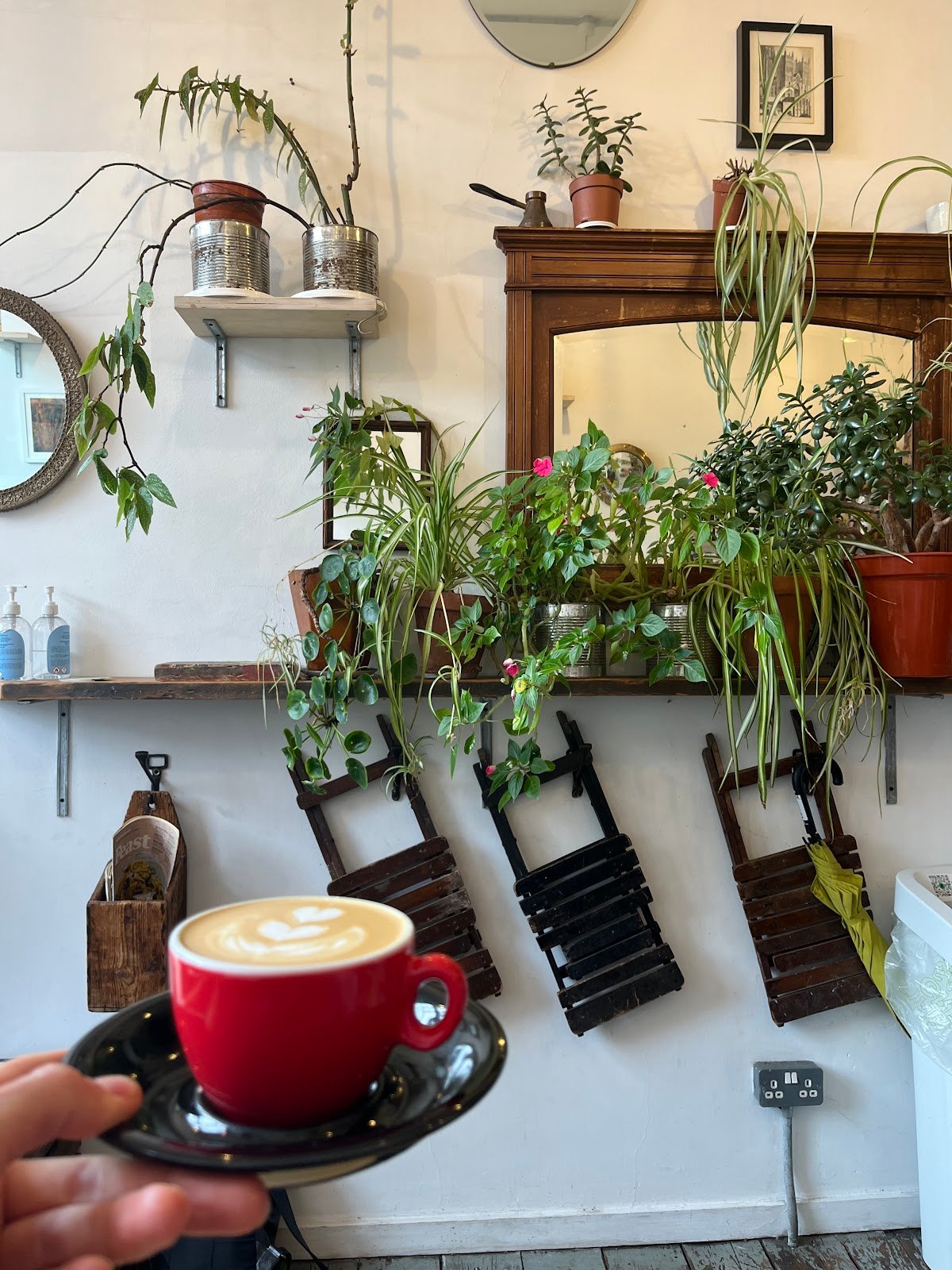 46b Espresso Hut specialty coffee shop in London - photo 3