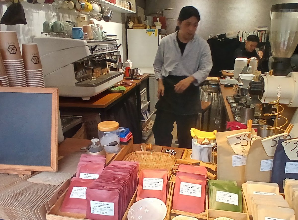 八分目珈琲 specialty coffee shop in Taipei - photo 9