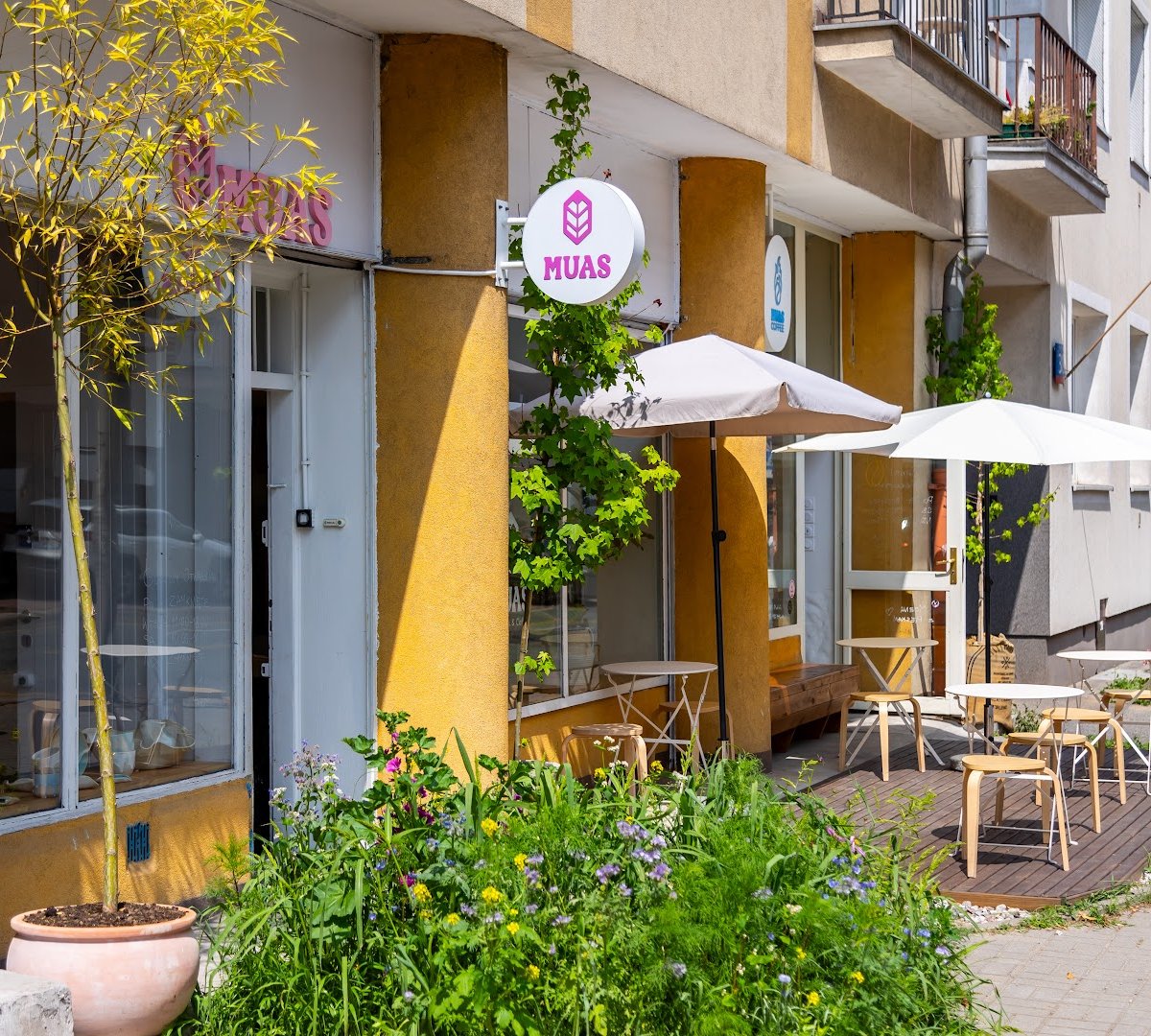 Storefront of MUAS COFFEE, specialty coffee shop in Warsaw