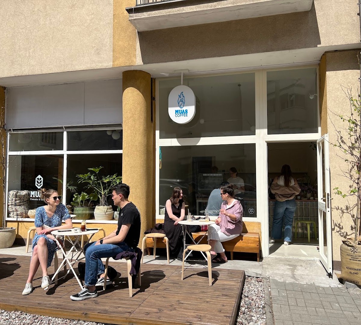 Storefront of MUAS COFFEE, specialty coffee shop in Warsaw
