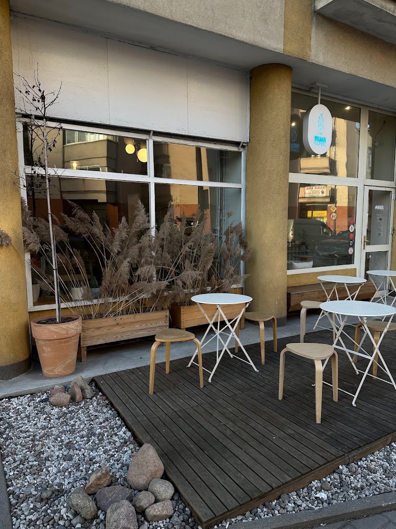Storefront of MUAS COFFEE, specialty coffee shop in Warsaw