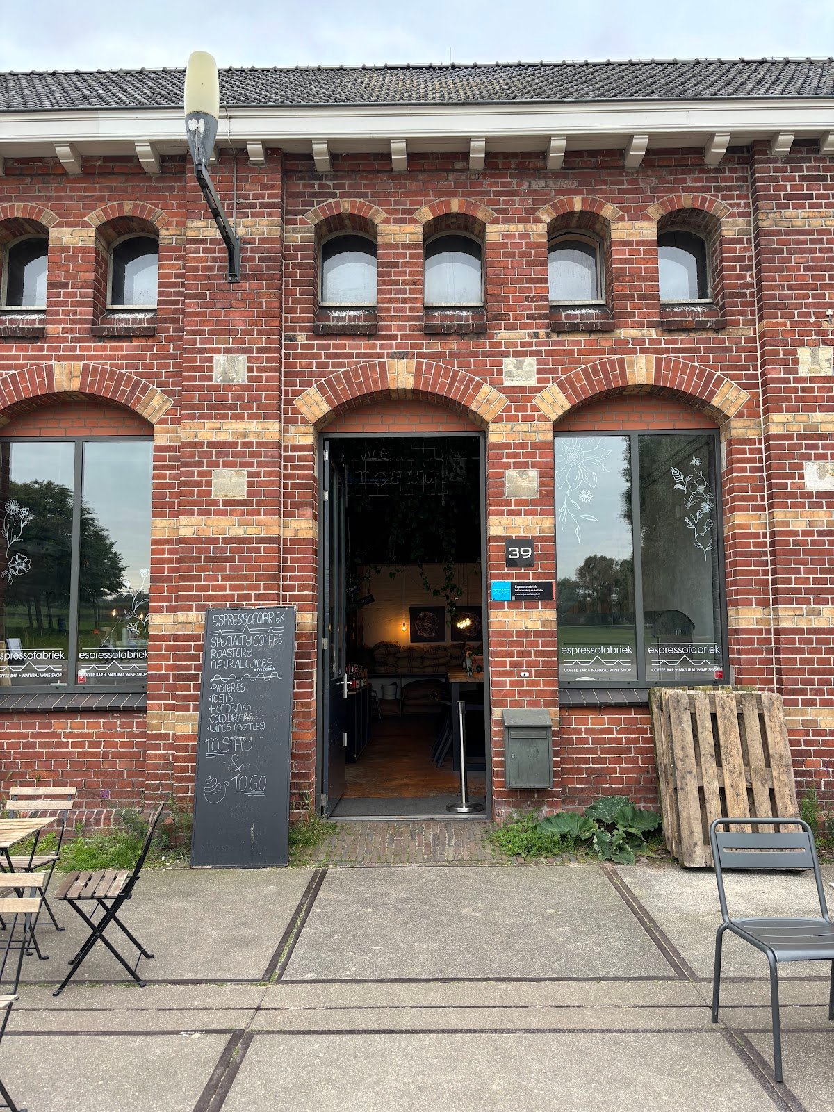 Espressofabriek specialty coffee shop in Amsterdam - photo 3