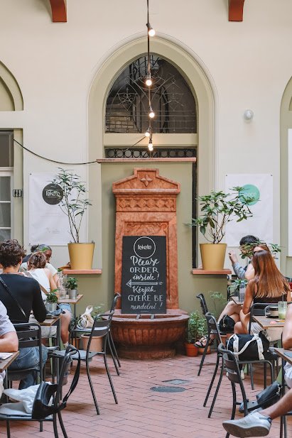 Fekete specialty coffee shop in Budapest - photo 2