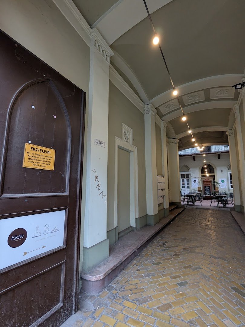 Fekete specialty coffee shop in Budapest - photo 9