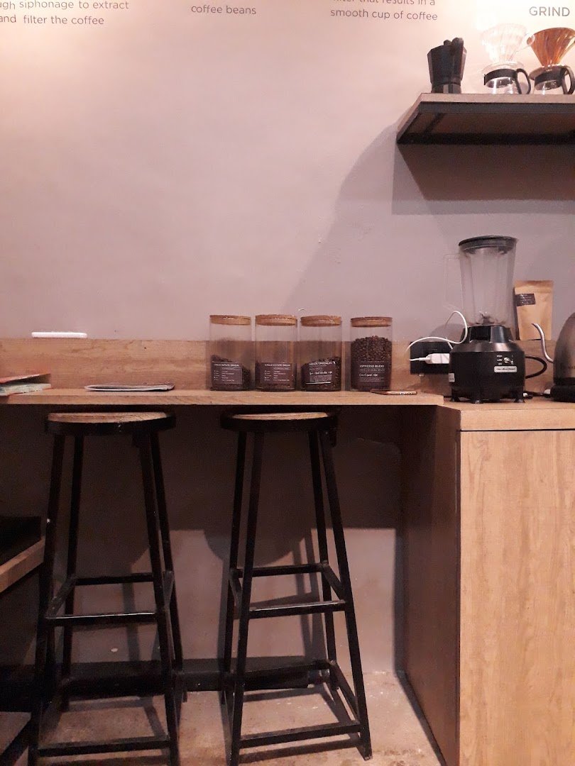 Interior of Bombay Island Coffee Company | Malad, specialty coffee shop in Mumbai
