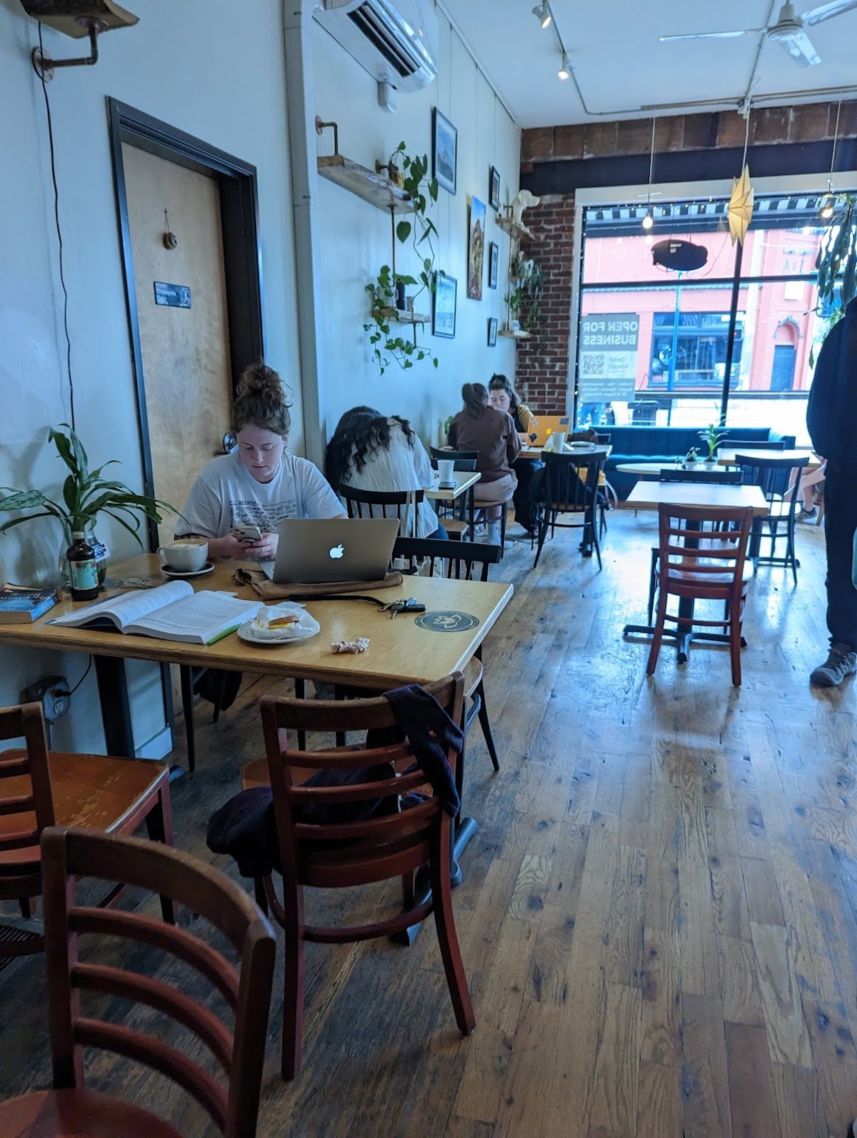 Seven Virtues Coffee Roasters on Glisan specialty coffee shop in Portland - photo 3