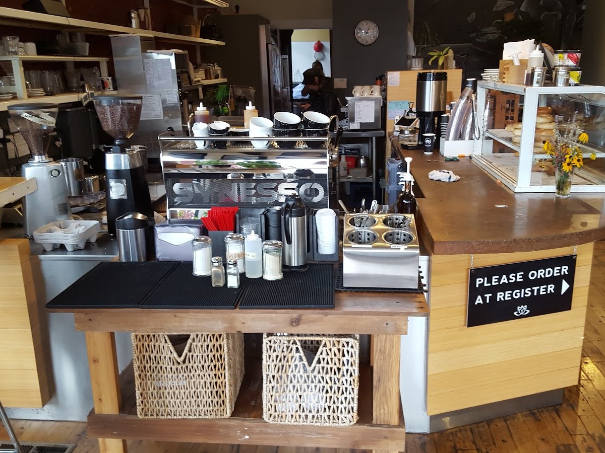 Seven Virtues Coffee Roasters on Glisan specialty coffee shop in Portland - photo 9