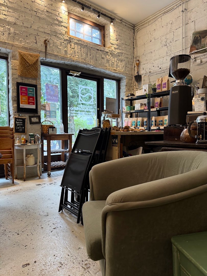 Interior of Helsingin Kahvipaahtimo, Päiväkahvibaari I / Vallila, specialty coffee shop in Helsinki
