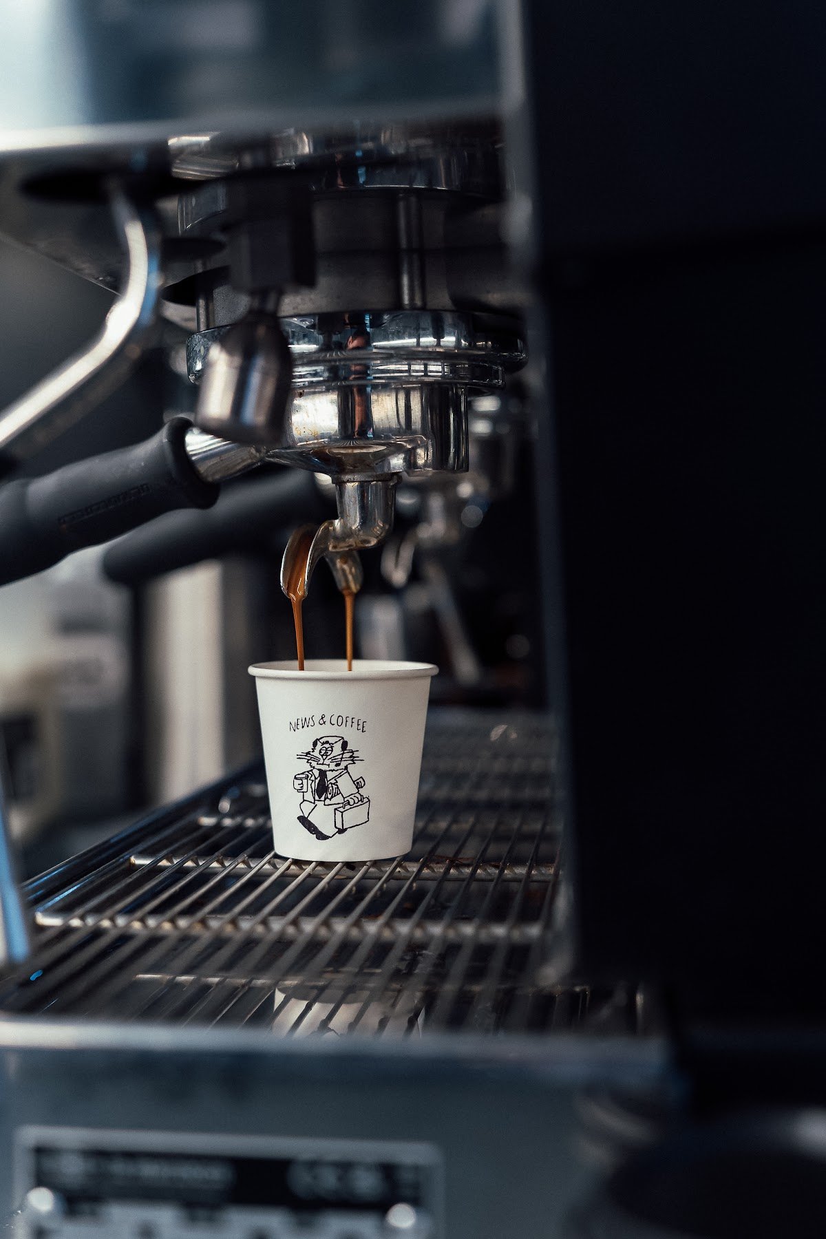 News & Coffee specialty coffee shop in London - photo 6