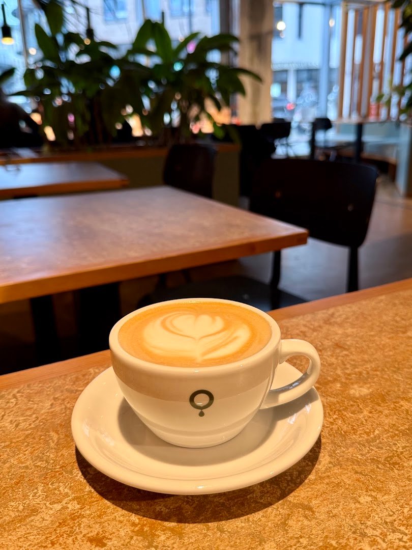 Coffee Circle Torstraße specialty coffee shop in Berlin - photo 4