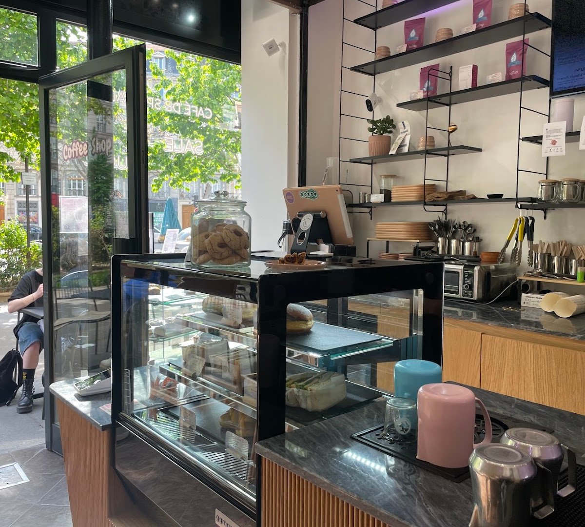 Moon Coffee Shop specialty coffee shop in Paris - photo 4