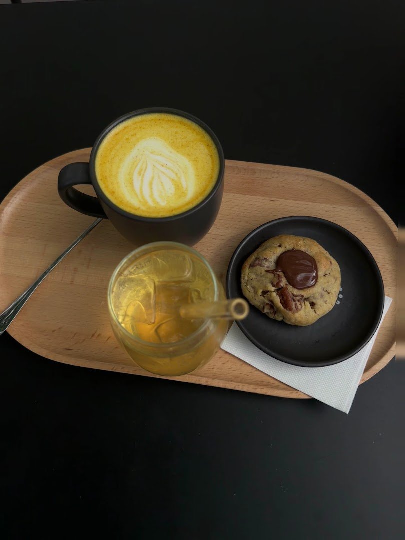 Moon Coffee Shop specialty coffee shop in Paris - photo 6