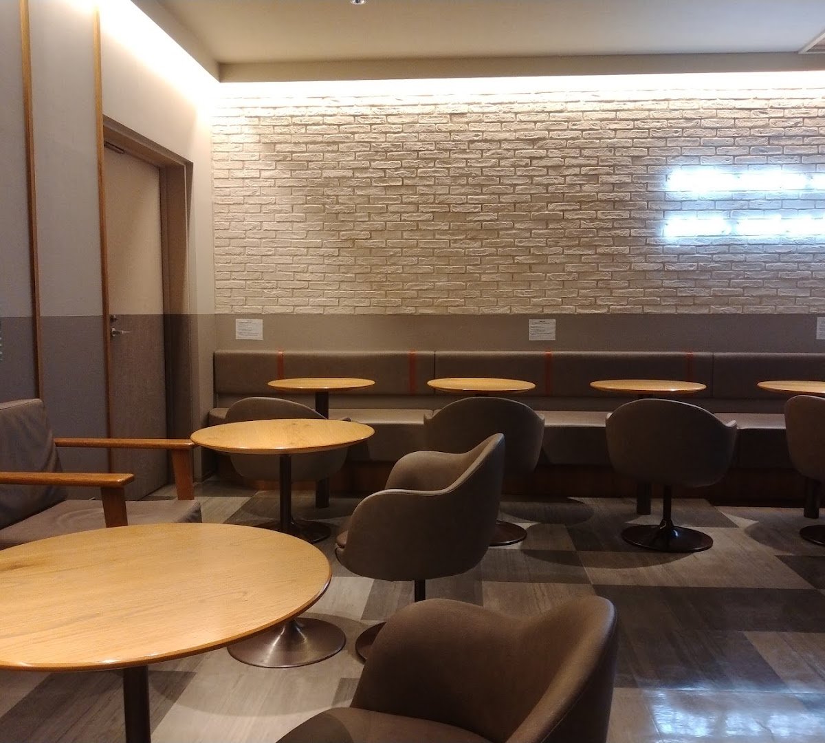 Interior of Good Siphon Coffee, specialty coffee shop in Osaka