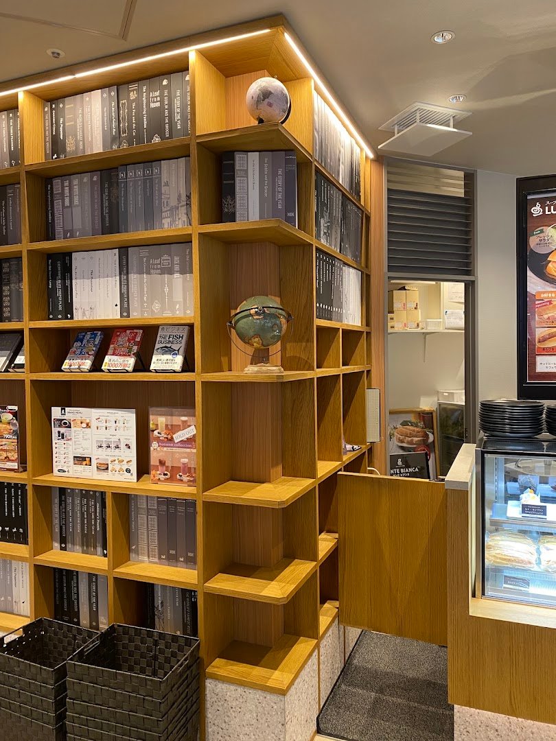 Interior of Good Siphon Coffee, specialty coffee shop in Osaka