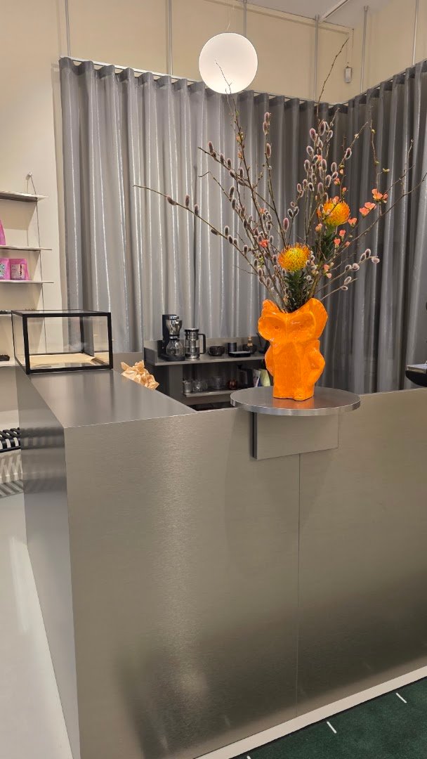 Interior of SUDDEN coffee, specialty coffee shop in Zurich
