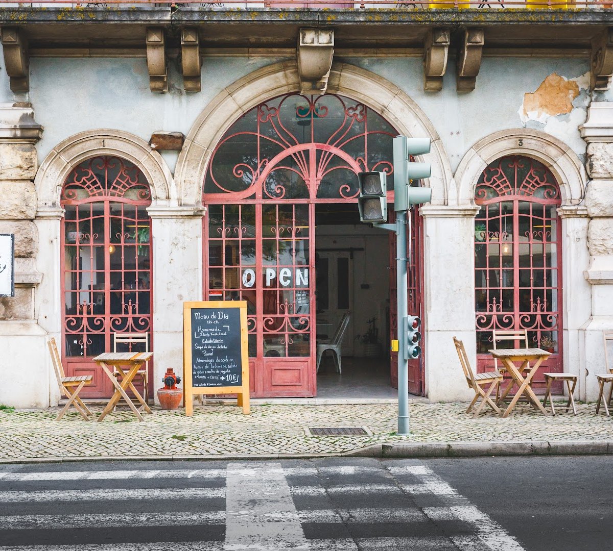 Storefront of The Royal Rawness, specialty coffee shop in Lisbon