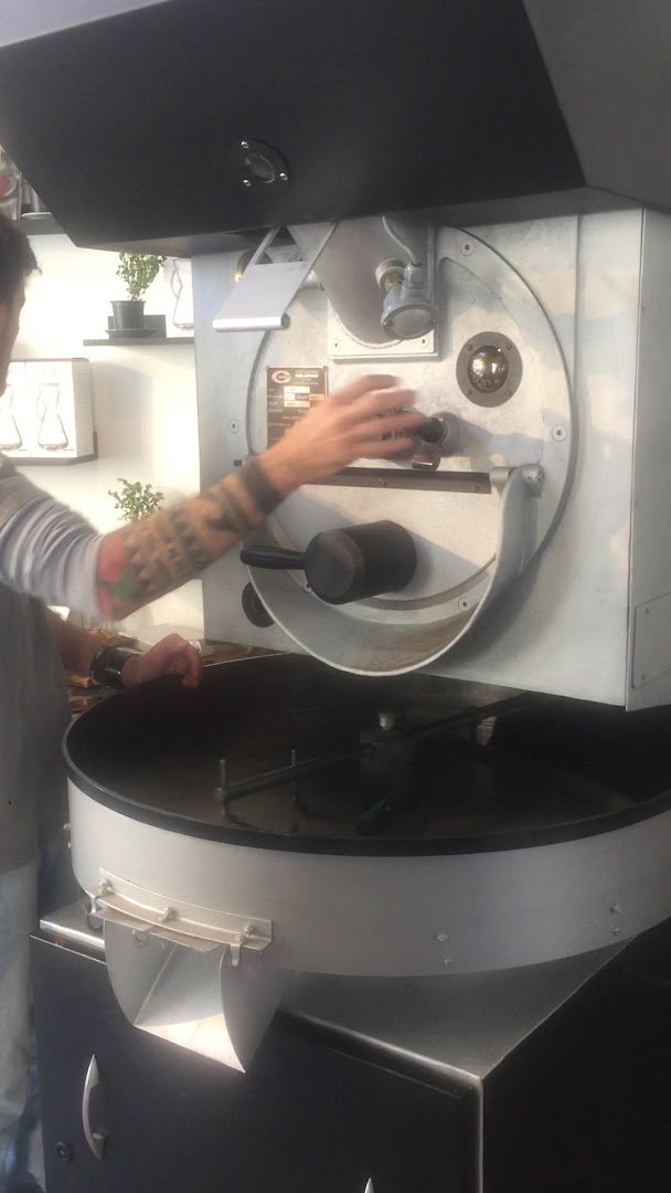 Interior of The Royal Rawness, specialty coffee shop in Lisbon