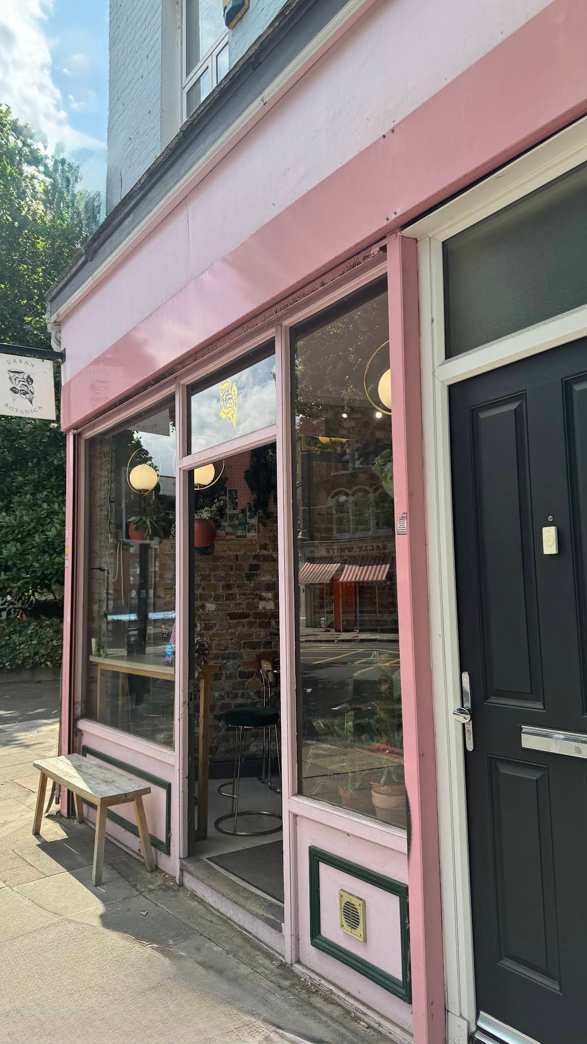 Urban Botanica specialty coffee shop in London - photo 9