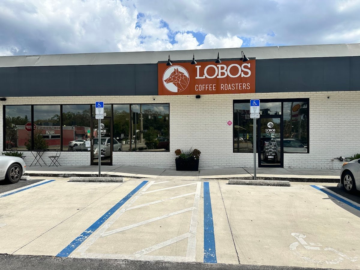 Lobos Coffee Roasters specialty coffee shop in Orlando - photo 6