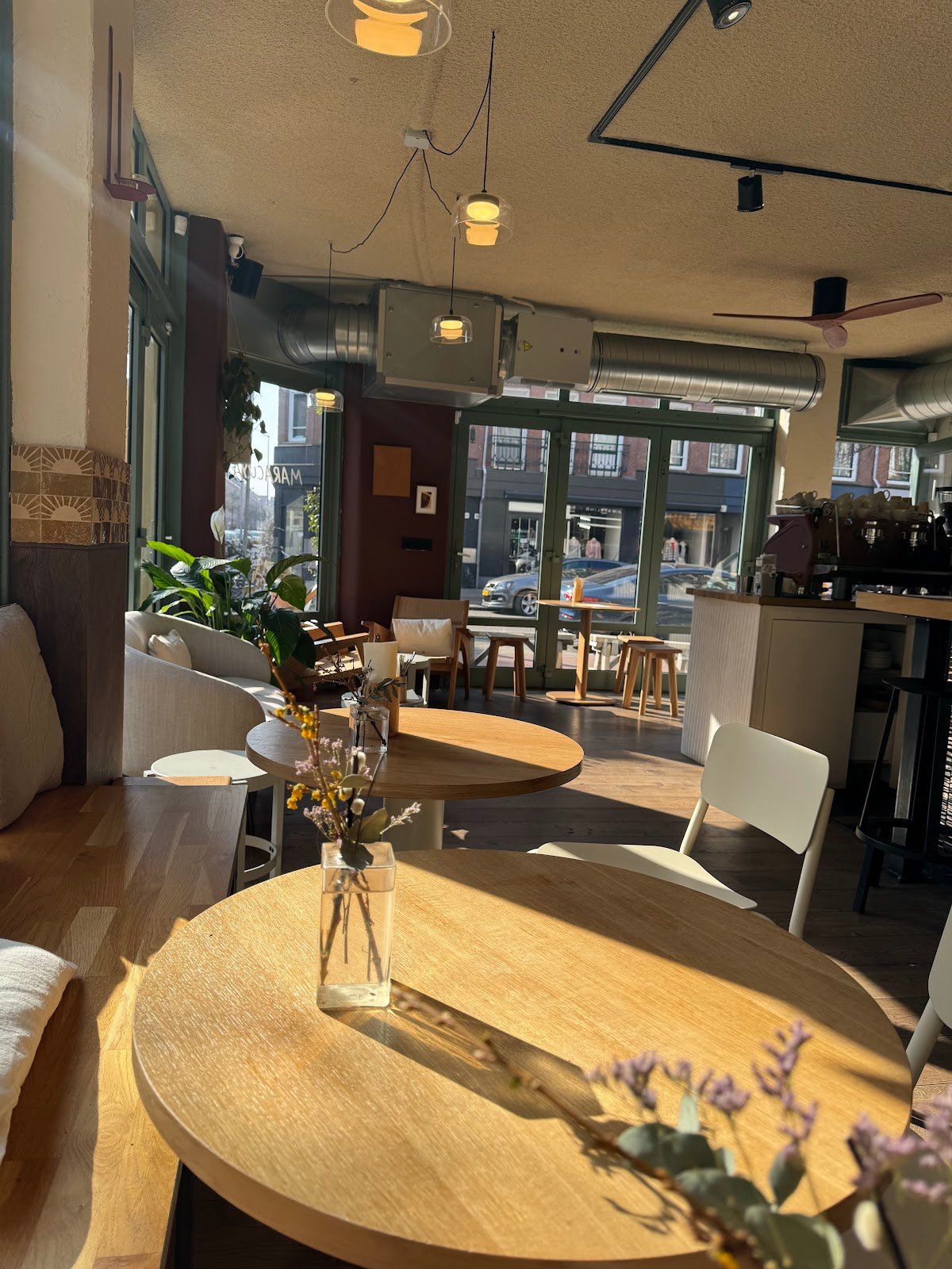 Maracuyá specialty coffee shop in Amsterdam - photo 2