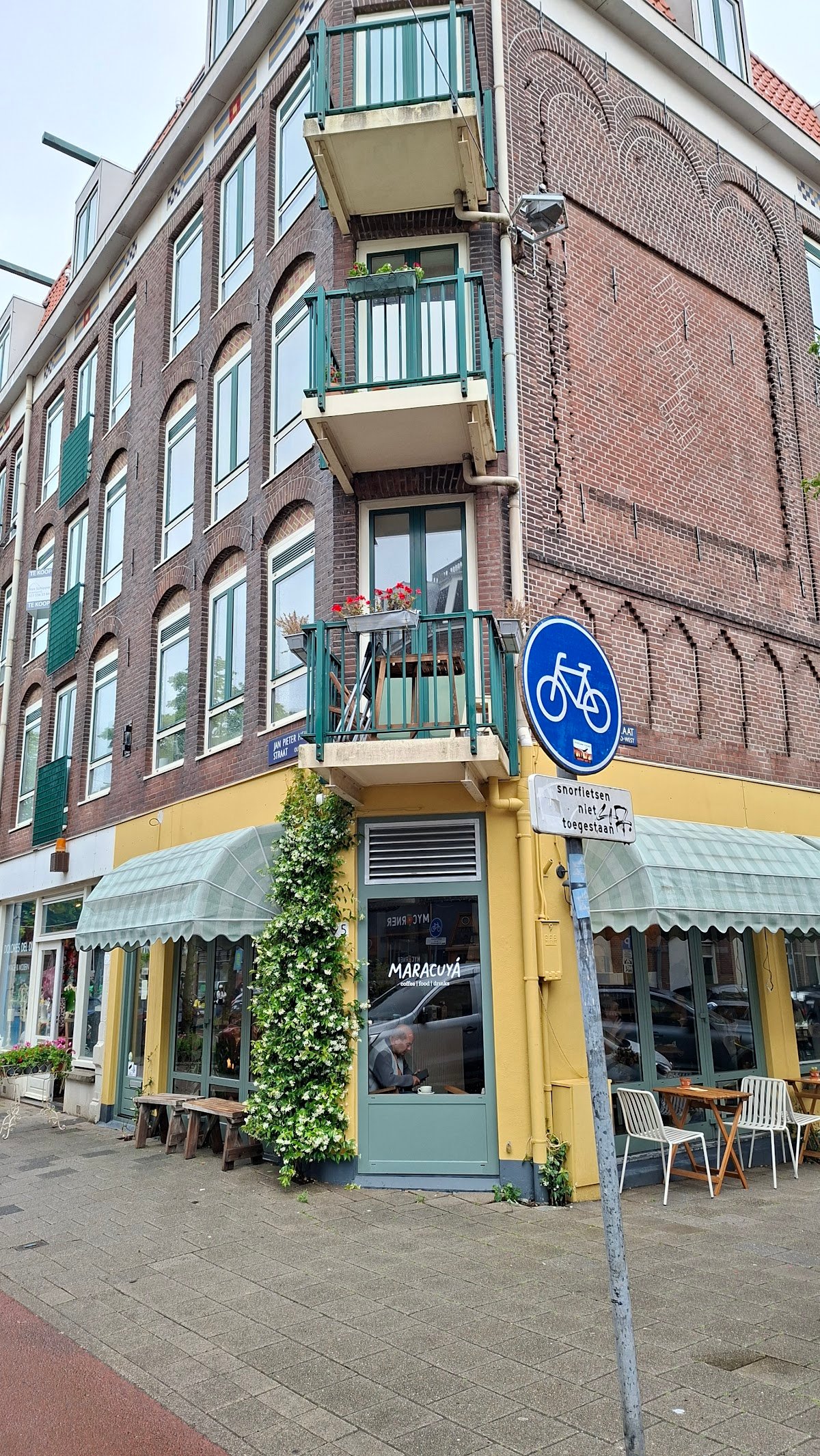 Maracuyá specialty coffee shop in Amsterdam - photo 3