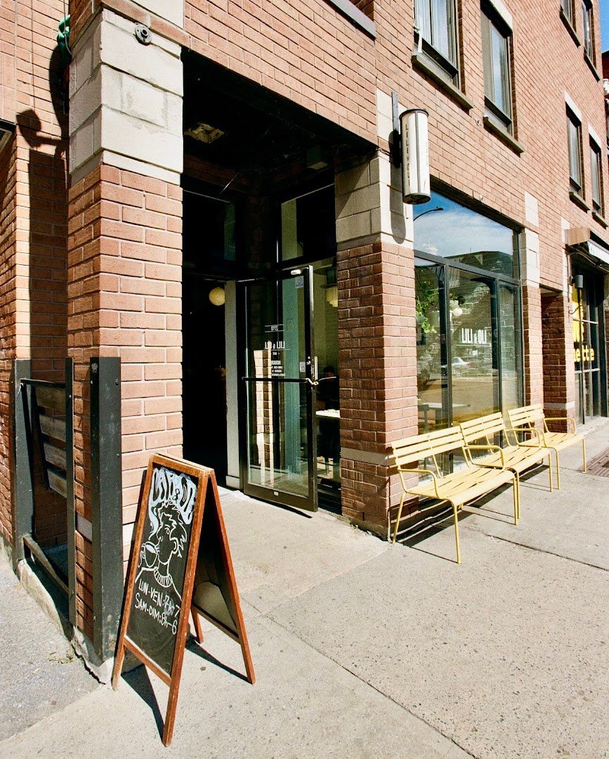 Storefront of Lili & Oli, specialty coffee shop in Montreal