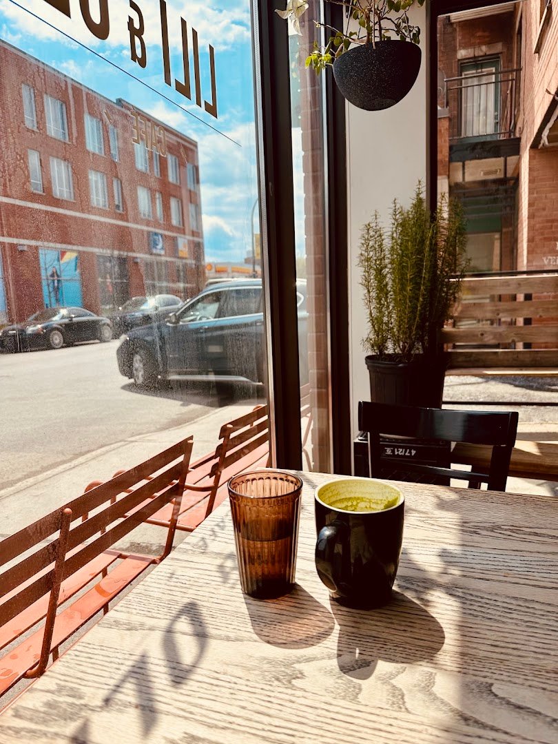 Coffee at Lili & Oli, specialty coffee shop in Montreal