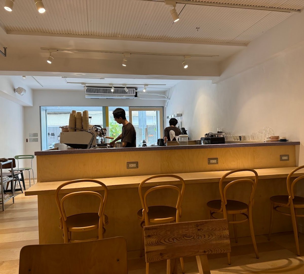 Oasis Coffee Roasters - Anhe (Last Order 16:30) specialty coffee shop in Taipei - photo 2