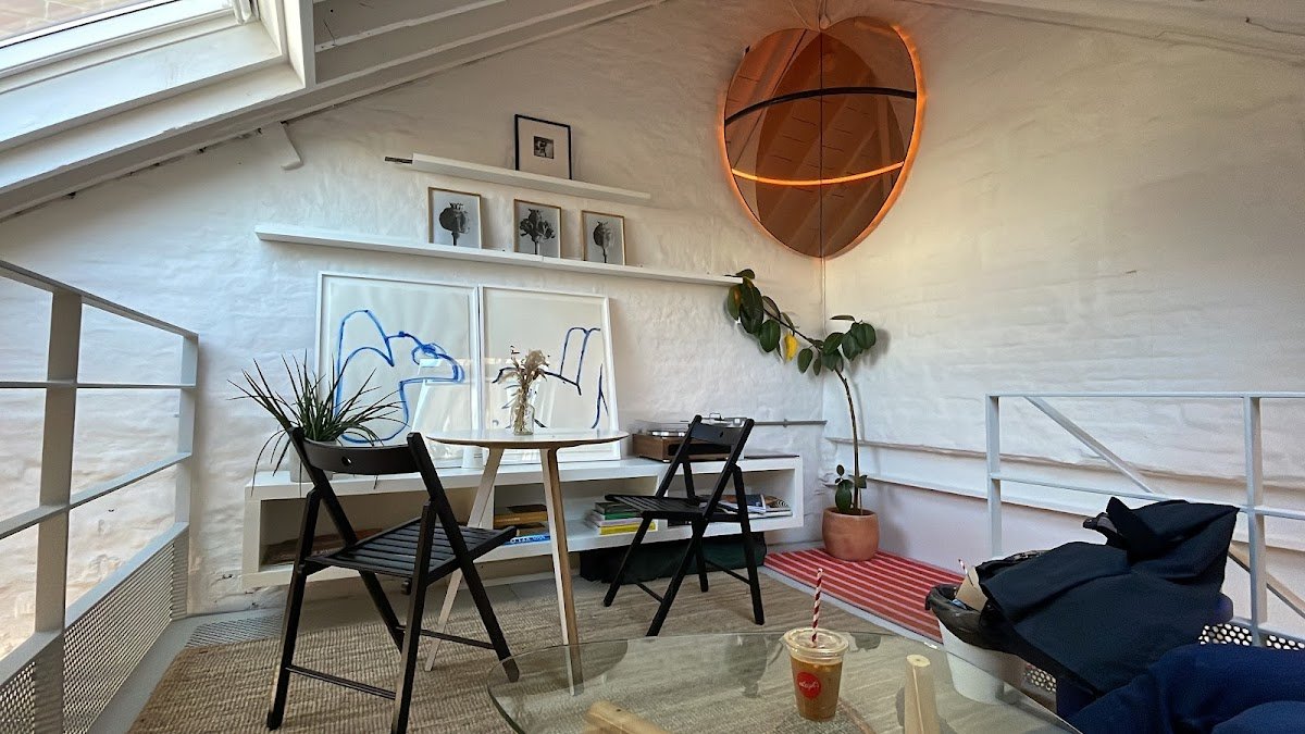 Leigh's specialty coffee shop in London - photo 8