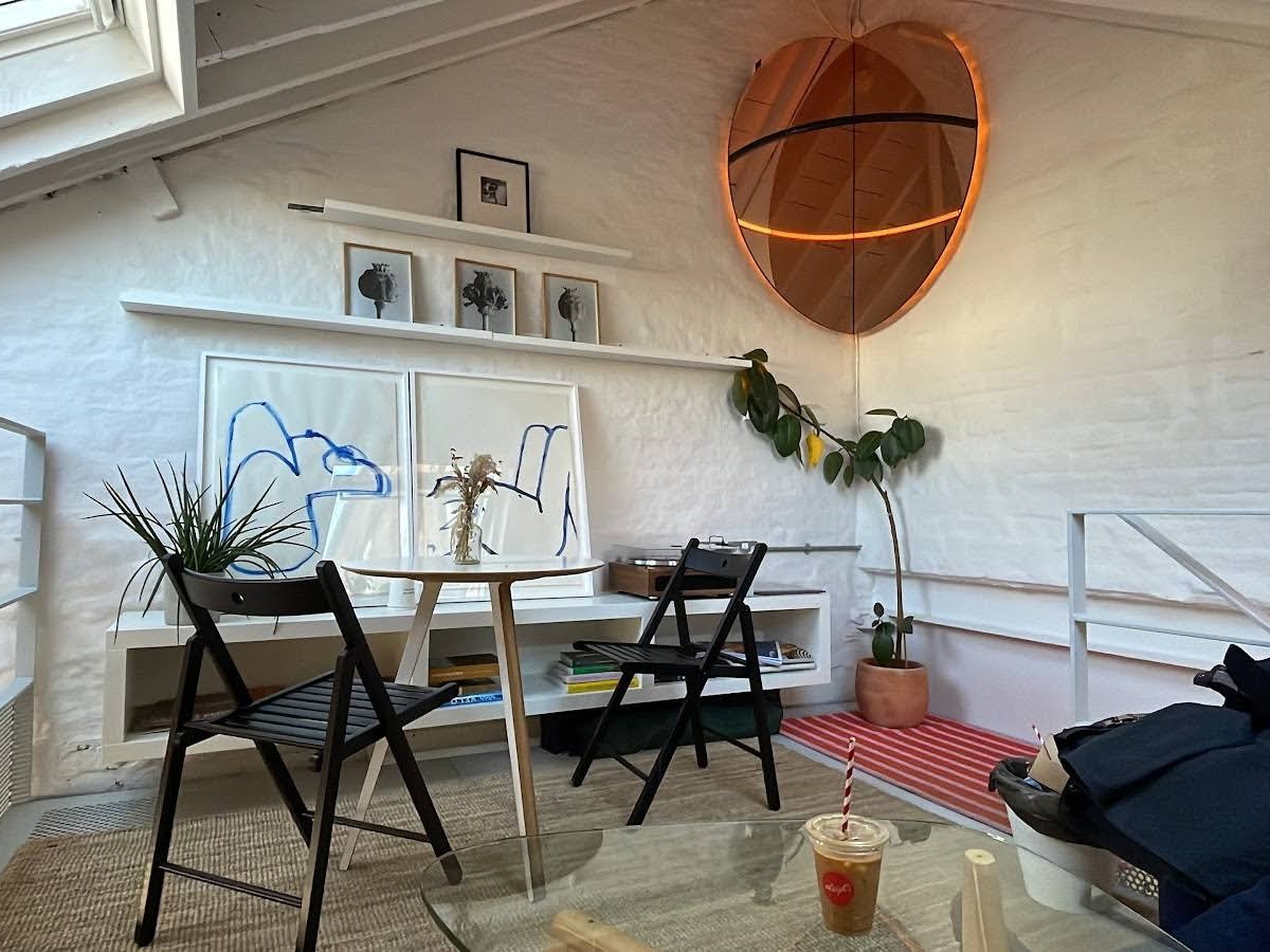 Leigh's specialty coffee shop in London - photo 10