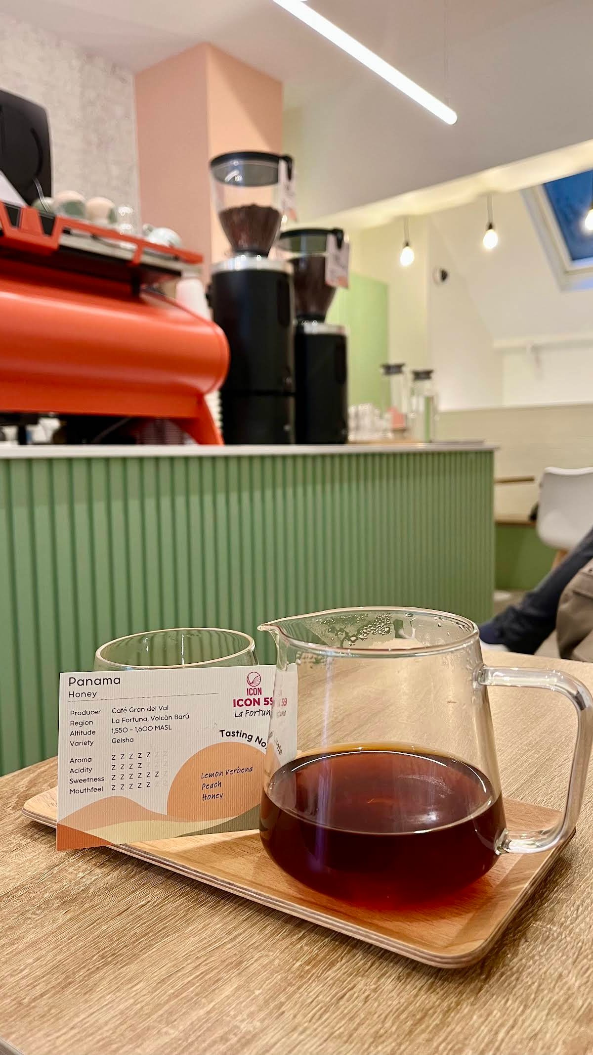 Snoozzze Coffee specialty coffee shop in London - photo 11