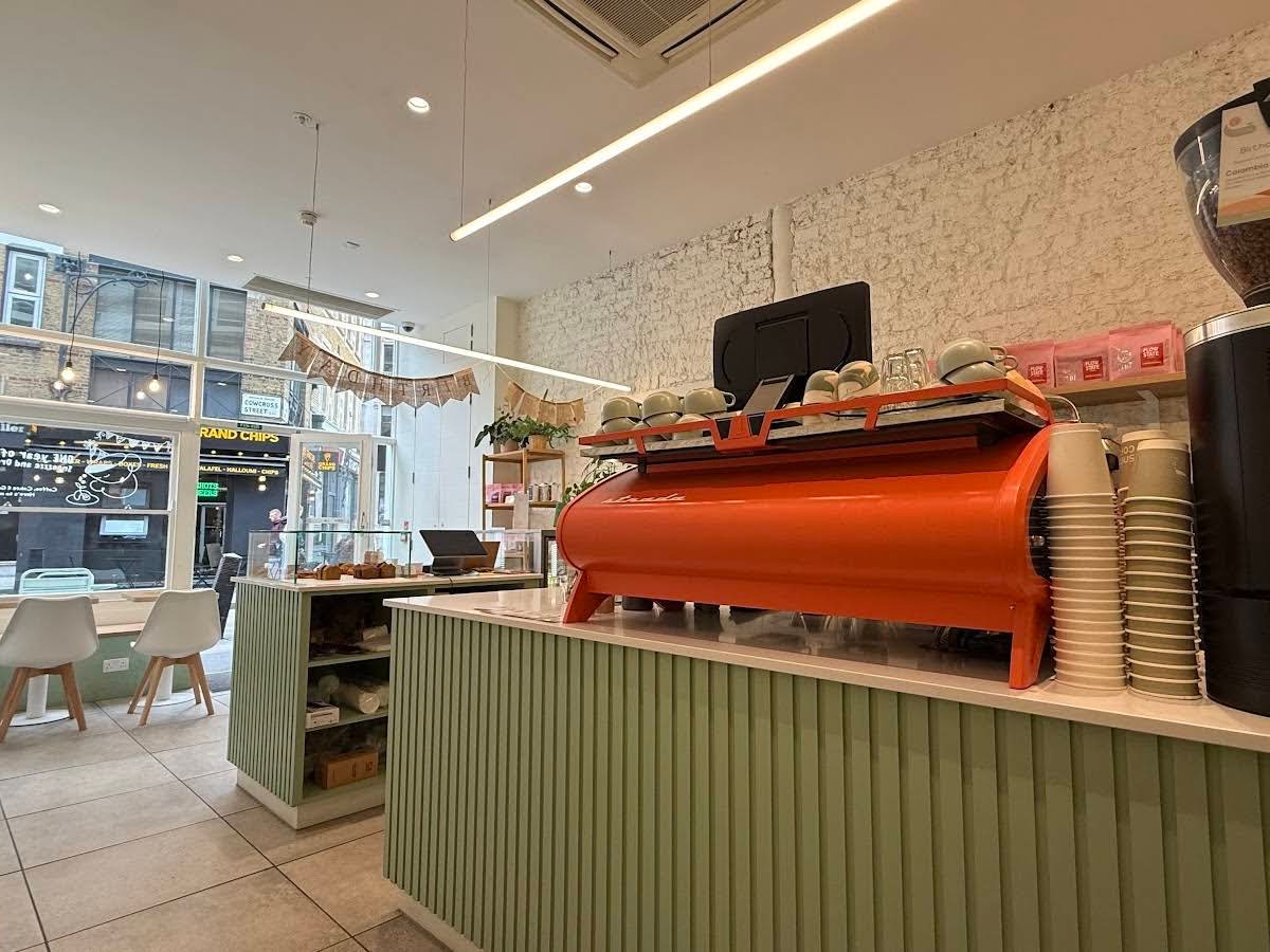 Snoozzze Coffee specialty coffee shop in London - photo 7