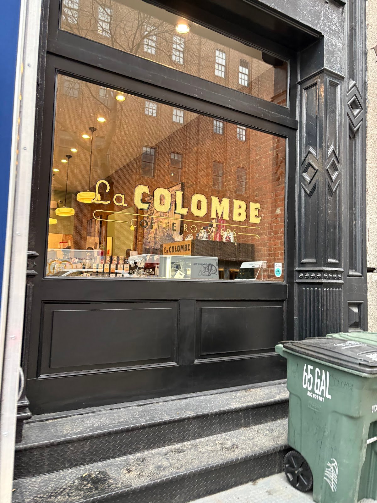 La Colombe Coffee Workshop specialty coffee shop in New York - photo 4