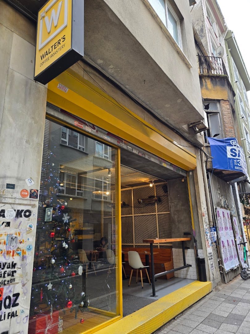 Walter's Coffee Roastery specialty coffee shop in Istanbul - photo 9
