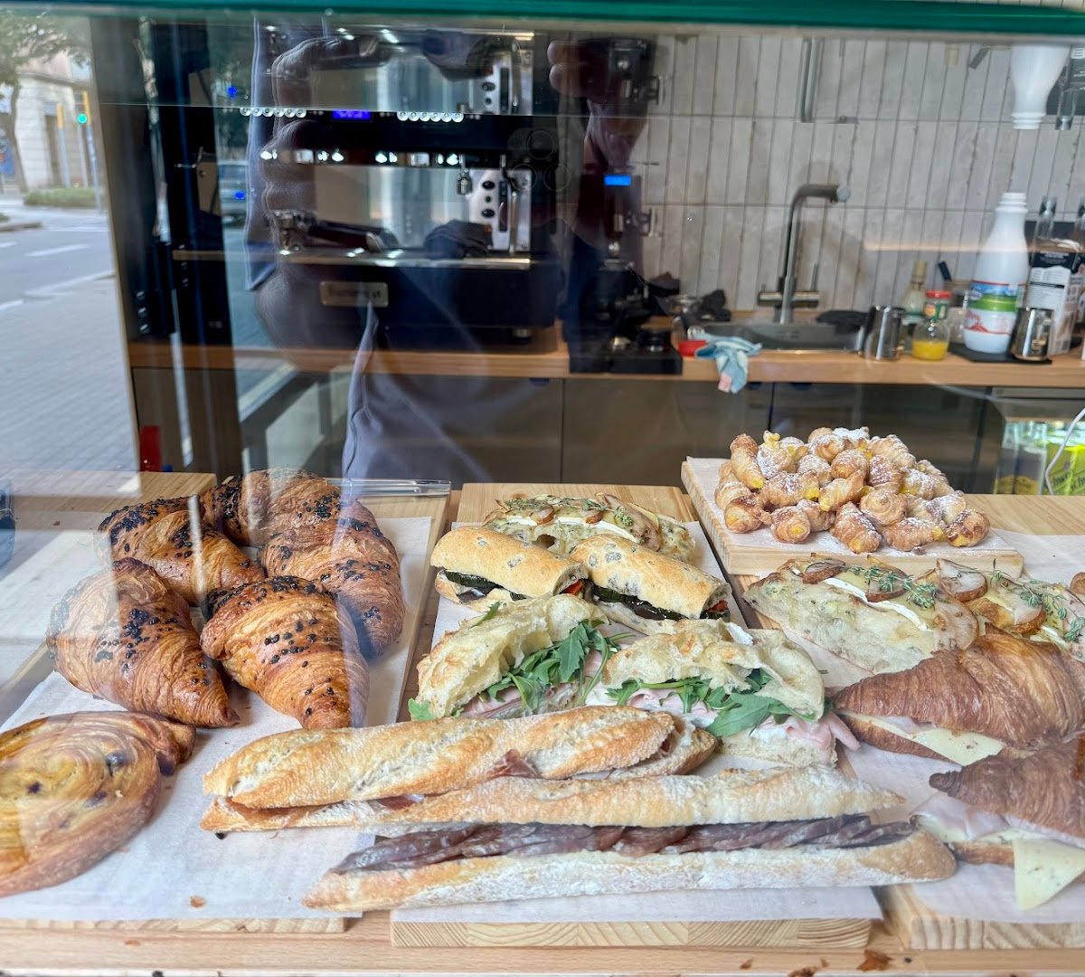 Kefir Coffee & Bakery specialty coffee shop in Barcelona - photo 8