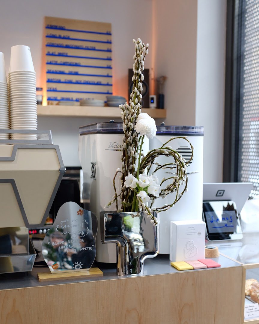 Simmos Coffee specialty coffee shop in London - photo 3