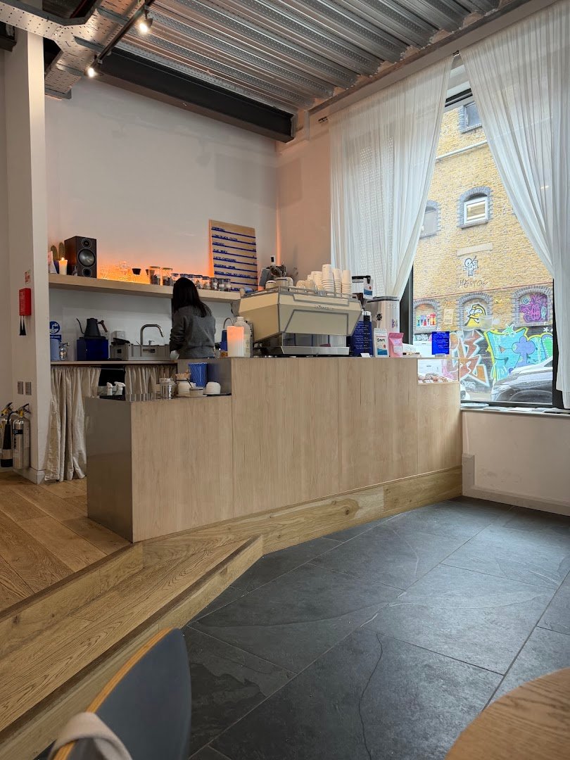 Simmos Coffee specialty coffee shop in London - photo 4