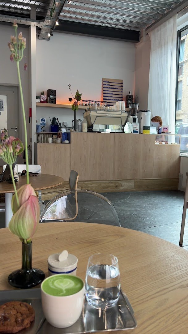Simmos Coffee specialty coffee shop in London - photo 8