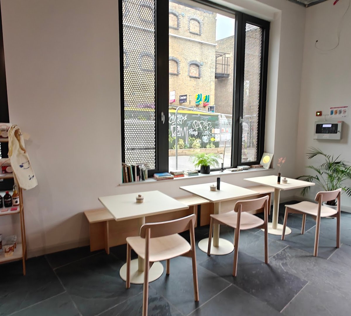 Simmos Coffee specialty coffee shop in London - photo 9