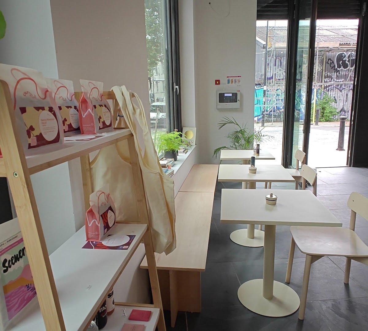 Simmos Coffee specialty coffee shop in London - photo 10