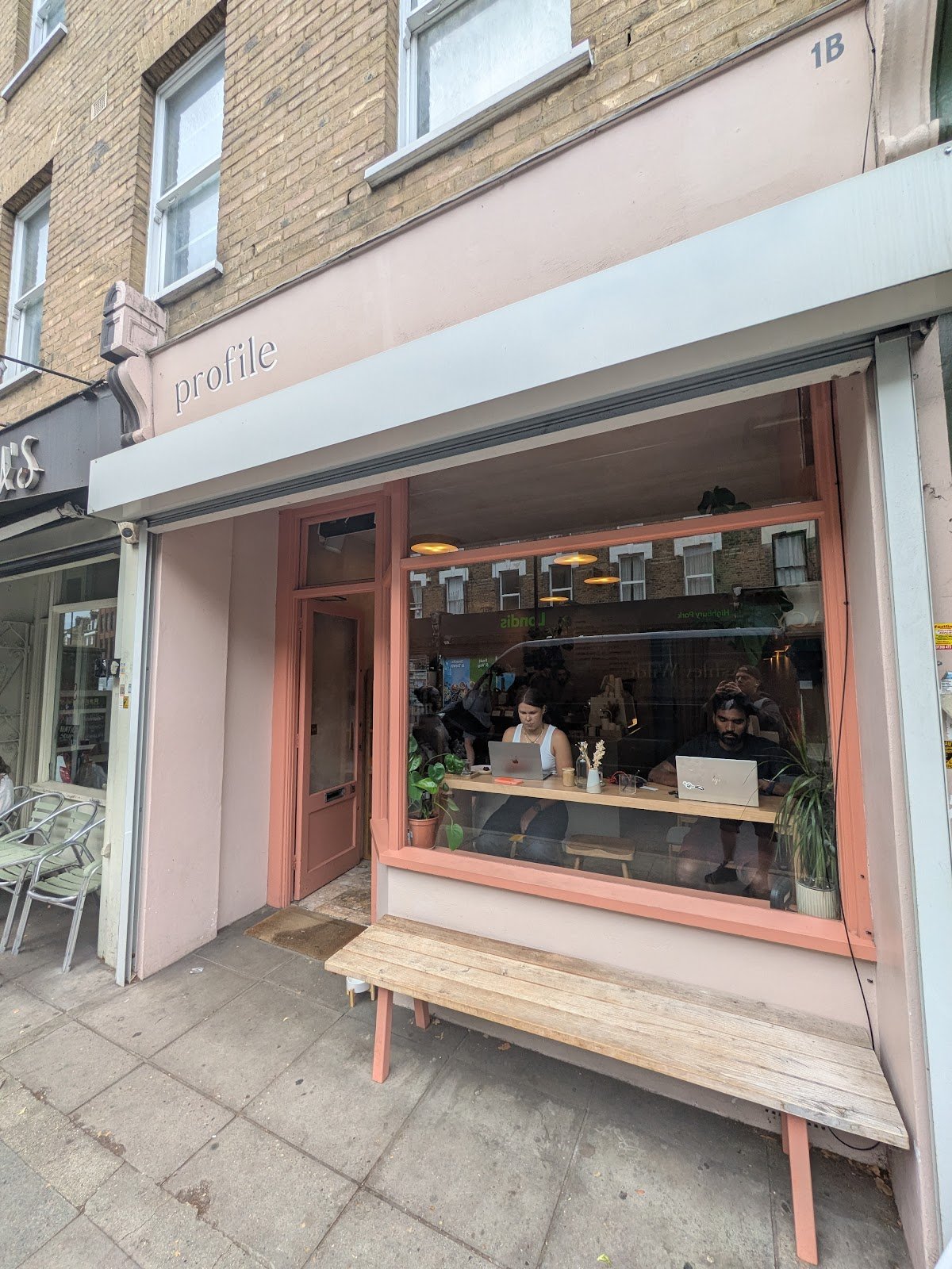 Profile Highbury specialty coffee shop in London - photo 5