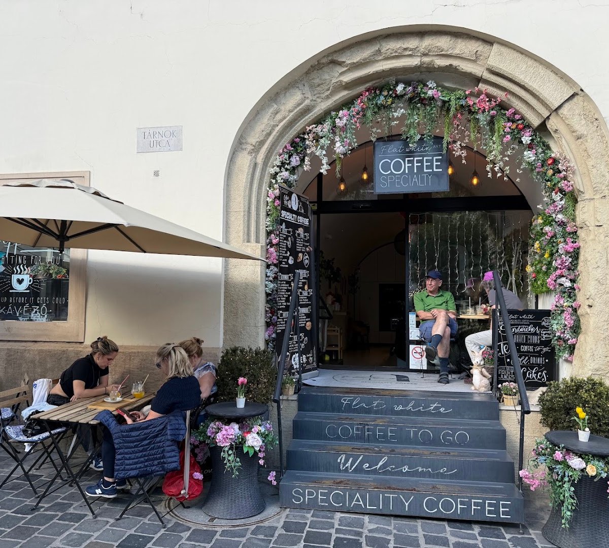 Flat White Art specialty coffee shop in Budapest - photo 9