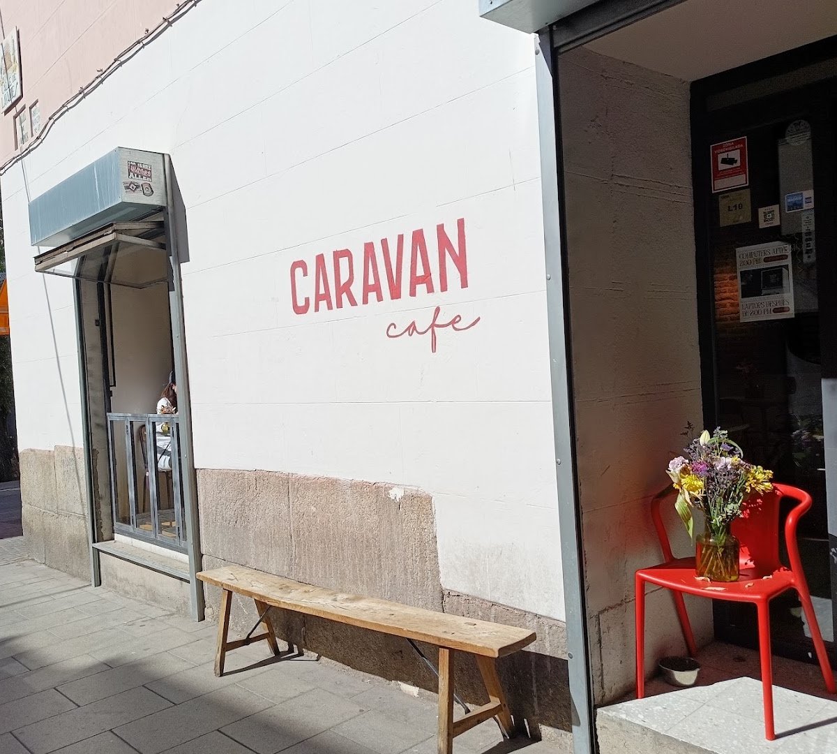 Caravan Cafe specialty coffee shop in Madrid - photo 6