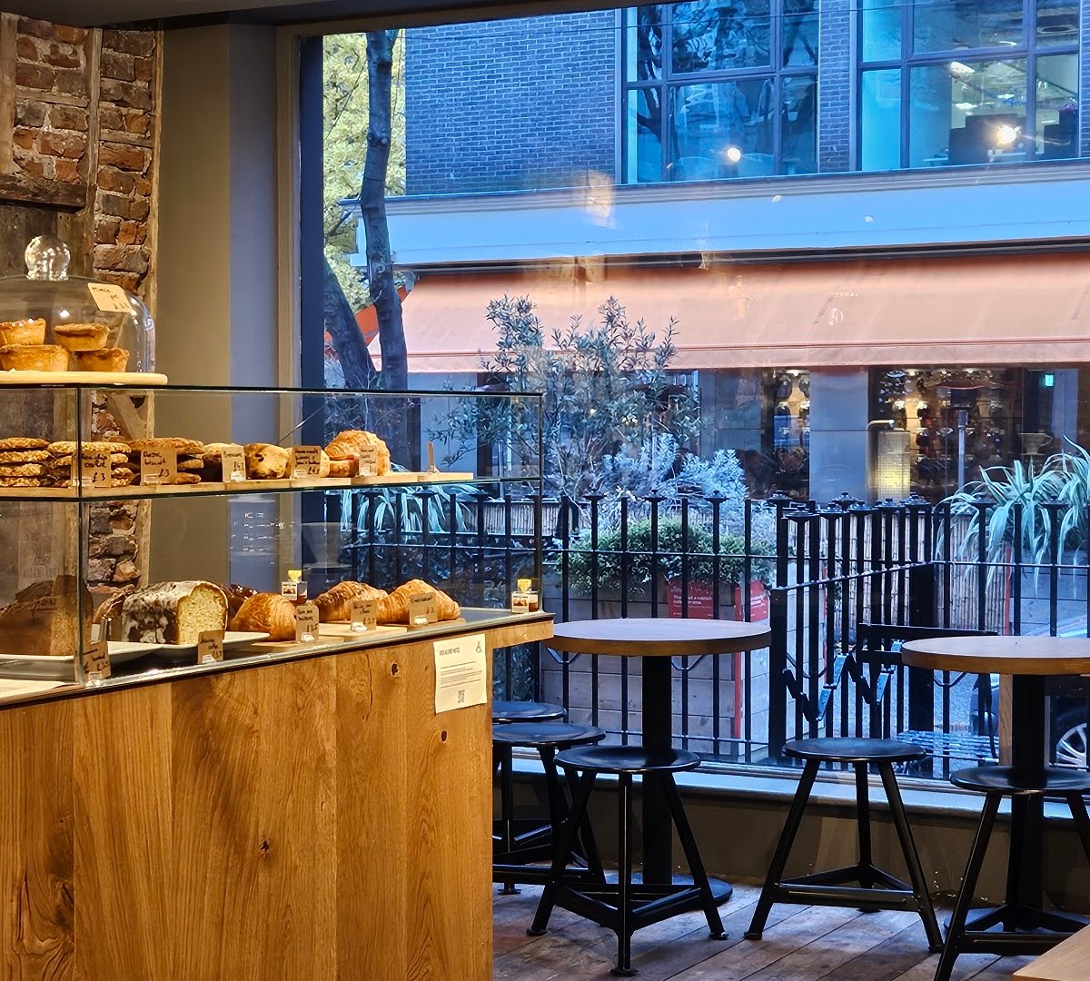 THE BARN Café Charlotte Street specialty coffee shop in London - photo 7