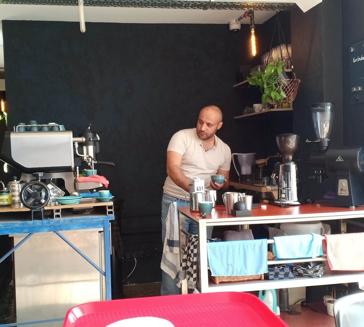 Amsterdam Coffee Lab specialty coffee shop in Amsterdam - photo 8